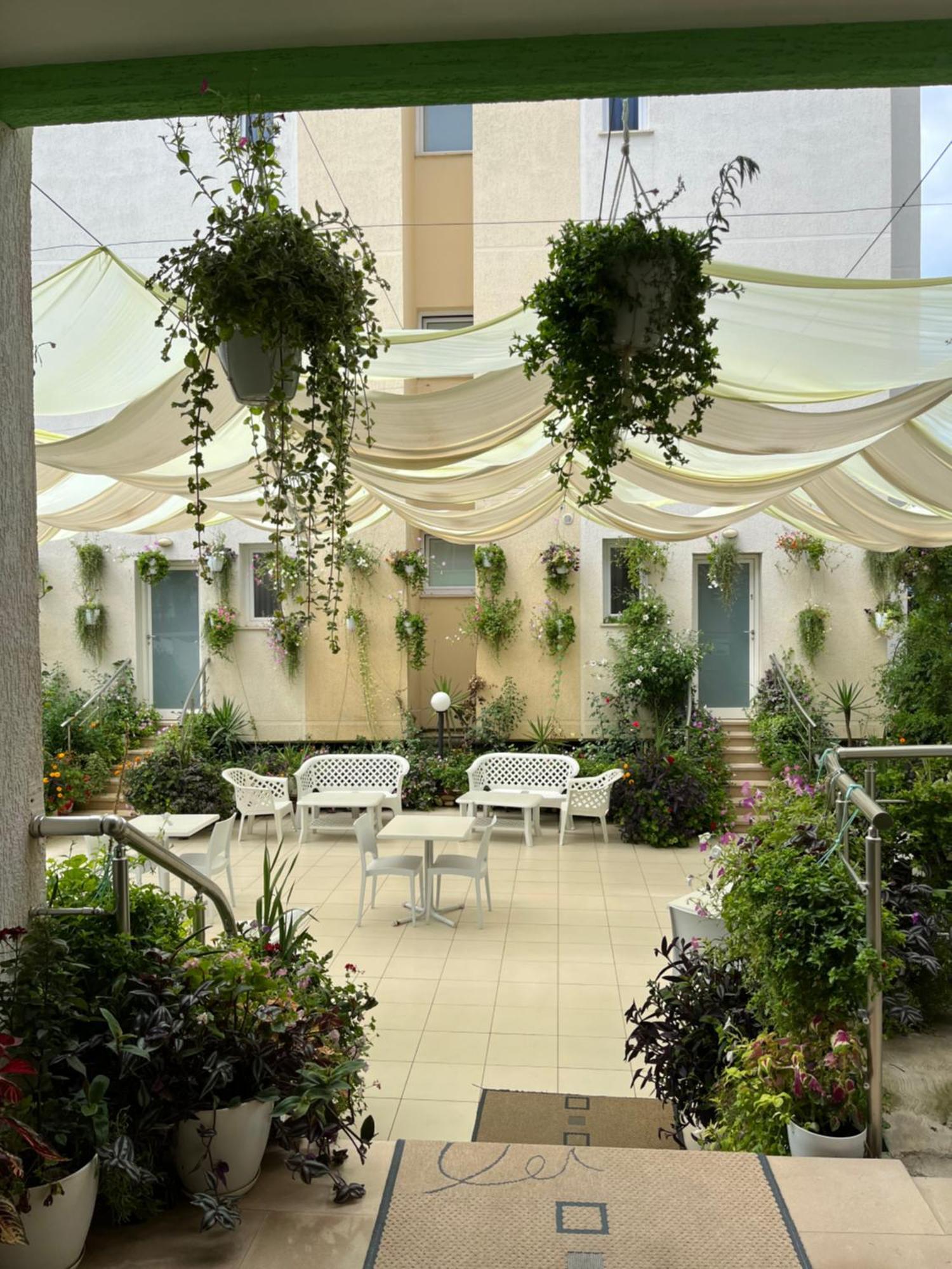Hotel Garden Radhime Luaran gambar